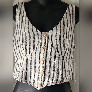 No Boundaries Vest Size Medium. NWT